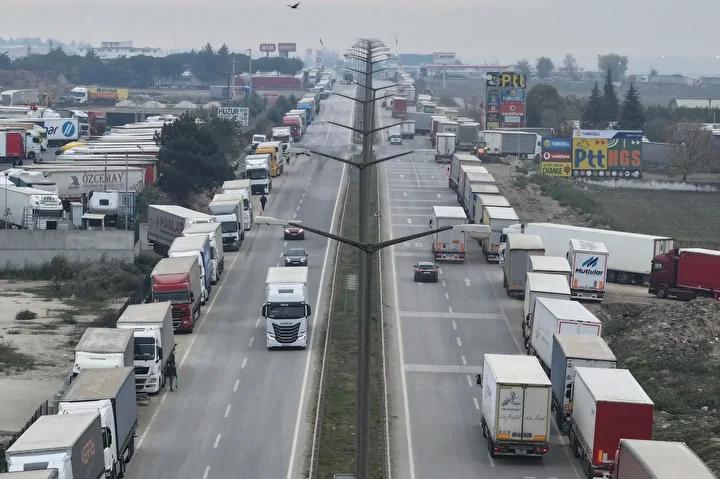 Sınır Kapısında Yoğunluk ve Uzayan Araç Kuyrukları