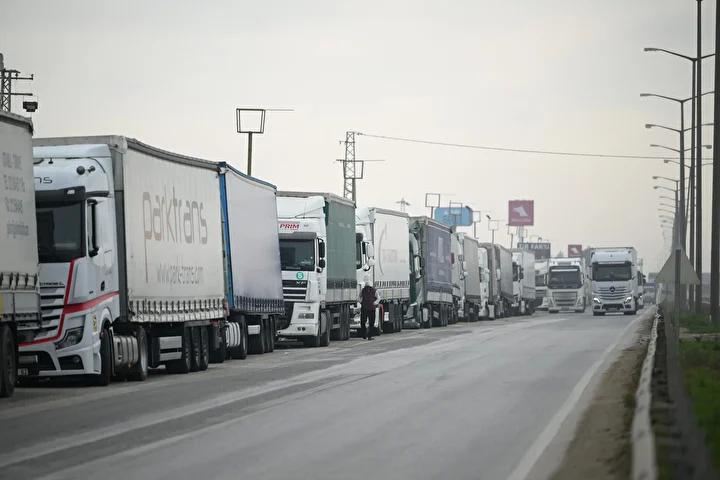 Sınır Kapısında Yoğunluk ve Uzayan Araç Kuyrukları