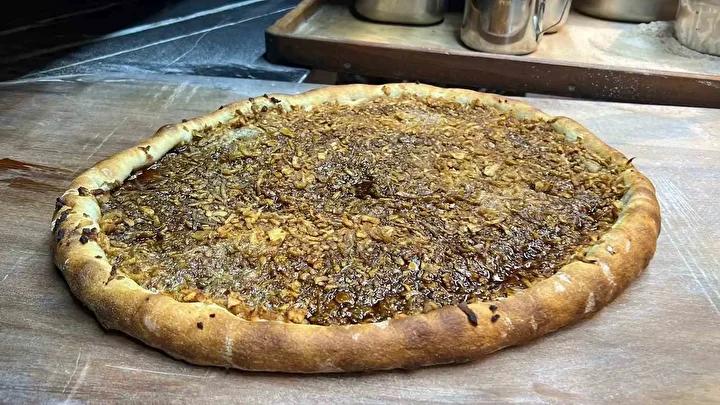 Trabzon Pidesine Yoresel Elma ile Farkli Bir Dokunus Kattik Trabzon Pidesine Yoresel Elma ile Farkli Bir Dokunus Kattik