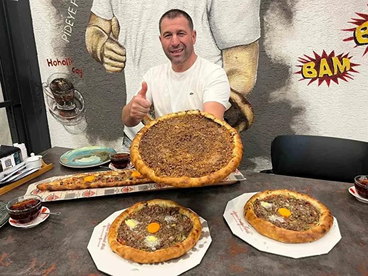 Trabzon Pidesine Yoresel Elma ile Farkli Bir Dokunus Kattik Trabzon Pidesine Yoresel Elma ile Farkli Bir Dokunus Kattik