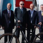 Turkiye Bisiklet Turu ve Cumhurbaskanina Ozel Tasarim Bisiklet Hediye Toreni