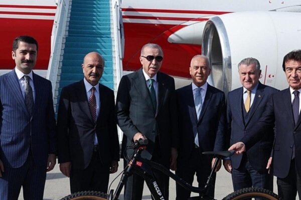 Türkiye Bisiklet Turu’nun 60. Yılına Özel Cumhurbaşkanlığı Hediye Takdimi