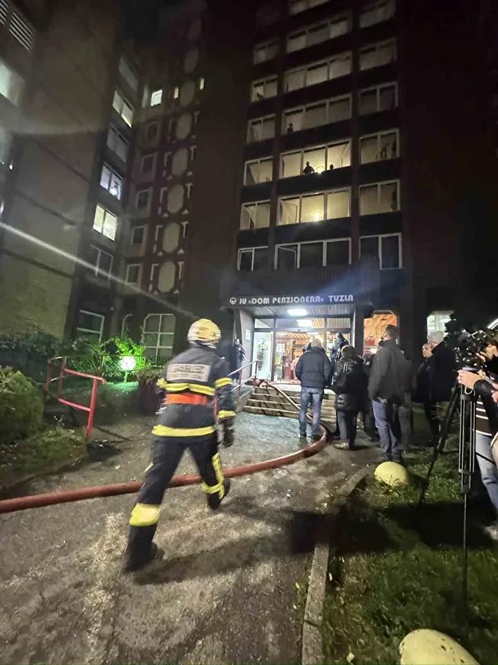 Tuzlada Cevreyi Sarsa Yanan ve Uzucu Sonuclar Doguran Yangin 3 Tuzlada Cevreyi Sarsa Yanan ve Uzucu Sonuclar Doguran Yangin