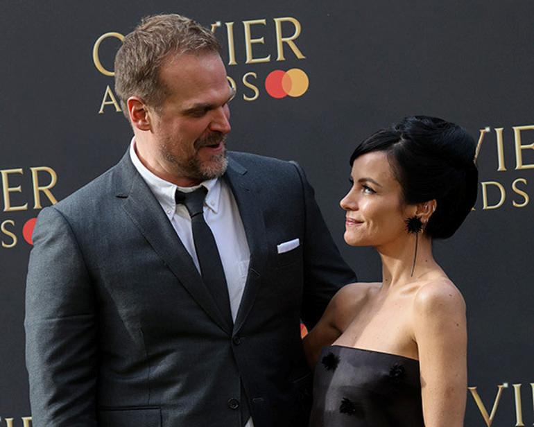 Ünlülerin İnternet Üzerinden Kesişen Hikayesi ve Sırlar Ağı