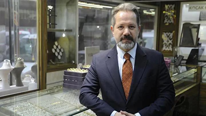 Uzman Analiziyle Altin Fiyatlarindaki Dalgalanmanin Gelecek Perspektifi Uzun Vadeli Altin Fiyat Tahminleri ve Yatirim Stratejisi