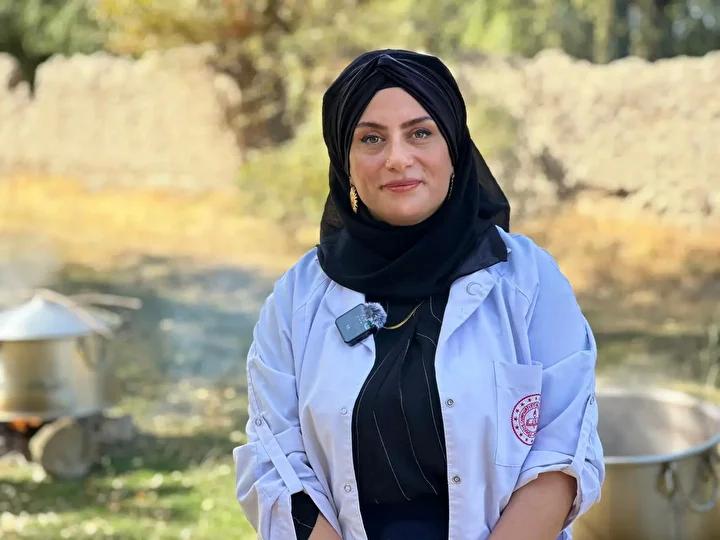 Van Olgunlaşma Enstitüsü'nün Geleneksel Kök Boyacılığı ve Yün İşleme Çalışmalarıyla Kültürel Mirasın Yaşatılması