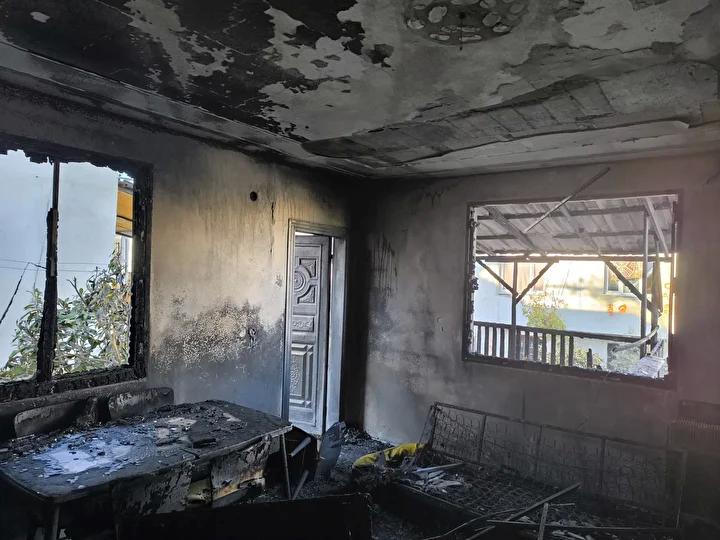 Yavuz Sultan Selim Mahallesi'nde Korkutan Ev Yangını 5 Yavuz Sultan Selim Mahallesi'nde Korkutan Ev Yangını