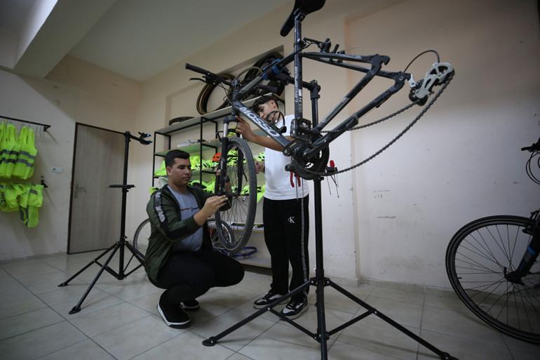 Yedieylul Mahallesi Lisede Bisikletle Saglikli ve Birlikte Ogrenme Deneyimi Yedieylul Mahallesi Lisede Bisikletle Saglikli ve Birlikte Ogrenme Deneyimi