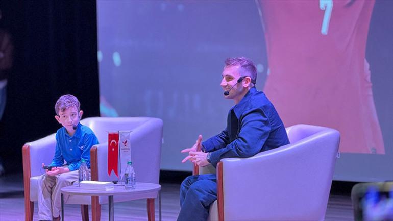 Yenidogu Okullarinda Ilginc Baskanlik Secimi ve Futbolcu Ziyareti Ailesinden ve Cevresinden Destek