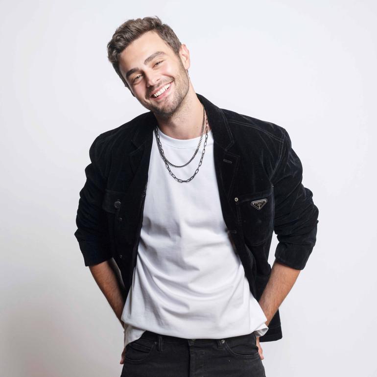 Yuzlesmeler Hayaller ve Ask Hikayeleri Bir Aktorun Samimi Anilari Oyunculuk Seruveni ve Gelisim Sureci