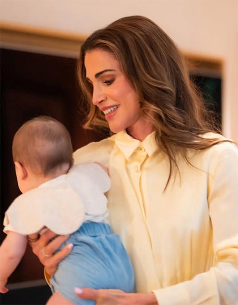 Zamanin Kendisiyle Yarisan Kralice Rania8217nin Goz Acip Kapayincaya Kadar Zamanin Kendisiyle Yarisan Kralice Ranianin Goz Acip Kapayincaya Kadar Gencligi