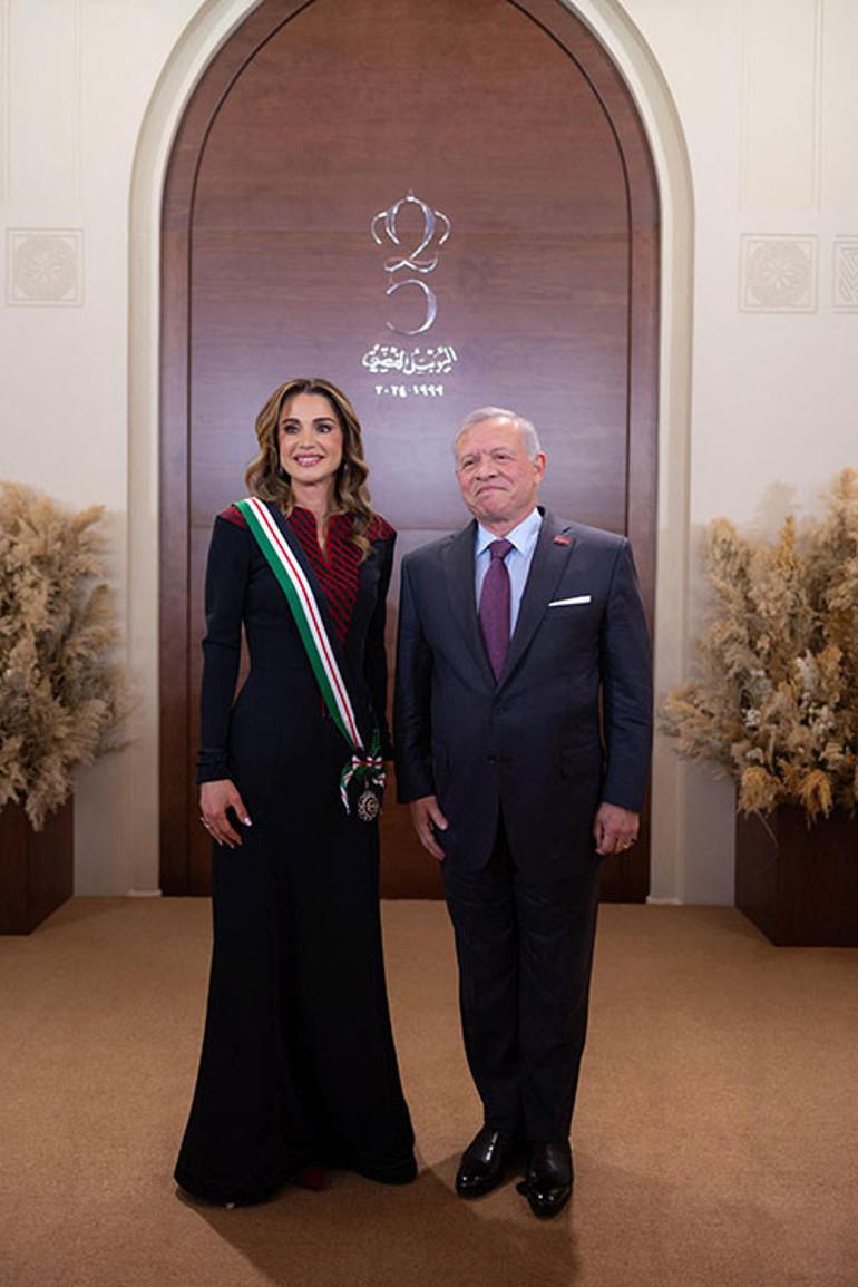 Zamanin Kendisiyle Yarisan Kralice Rania8217nin Goz Acip Kapayincaya Kadar Zamanin Kendisiyle Yarisan Kralice Ranianin Goz Acip Kapayincaya Kadar Gencligi