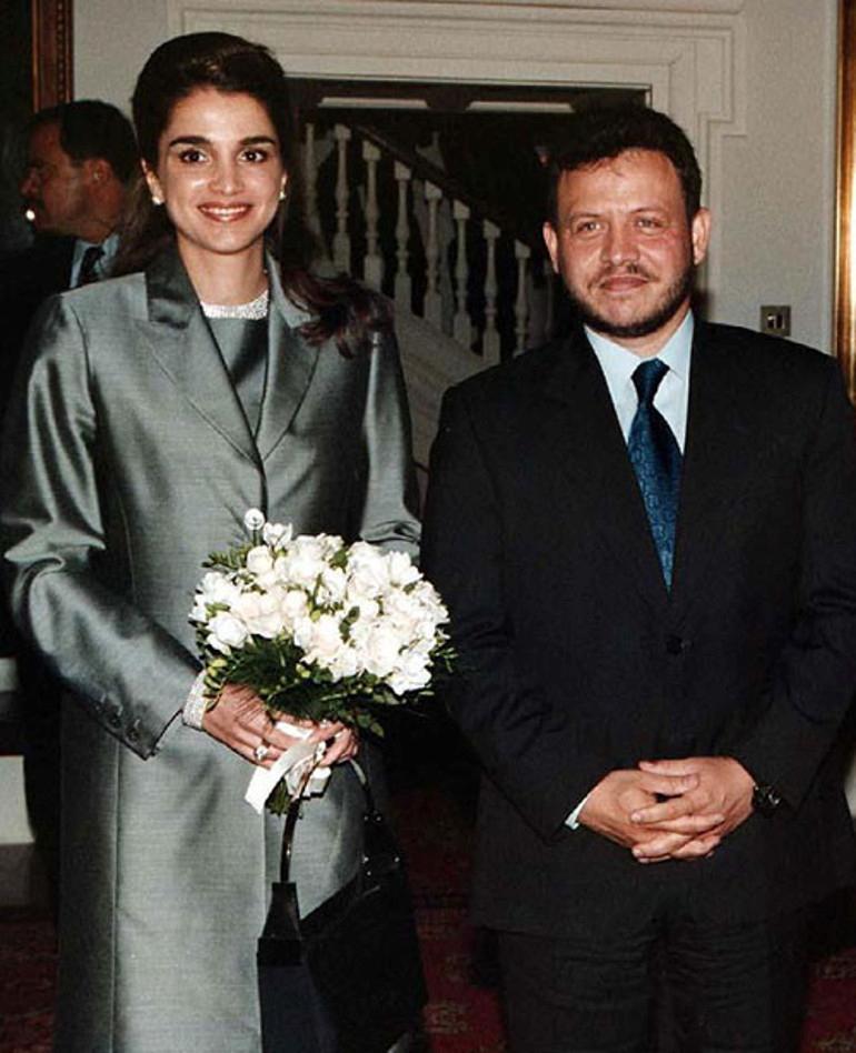 Zamanin Kendisiyle Yarisan Kralice Rania8217nin Goz Acip Kapayincaya Kadar Zamanin Kendisiyle Yarisan Kralice Ranianin Goz Acip Kapayincaya Kadar Gencligi