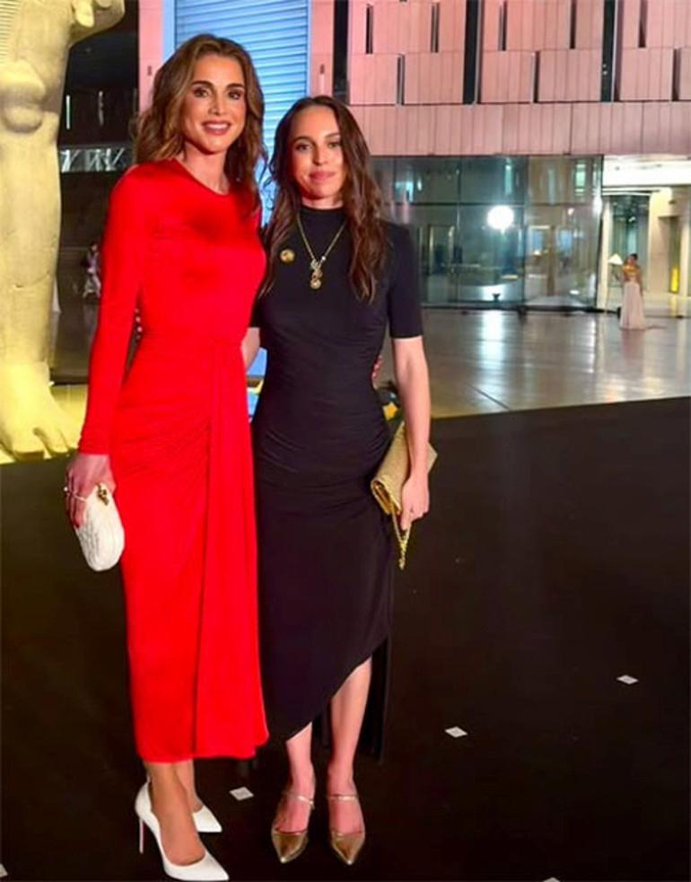 Zamanin Kendisiyle Yarisan Kralice Rania8217nin Goz Acip Kapayincaya Kadar Genc Gorunumun Sirri ve Sosyal Medya Paylasimlari