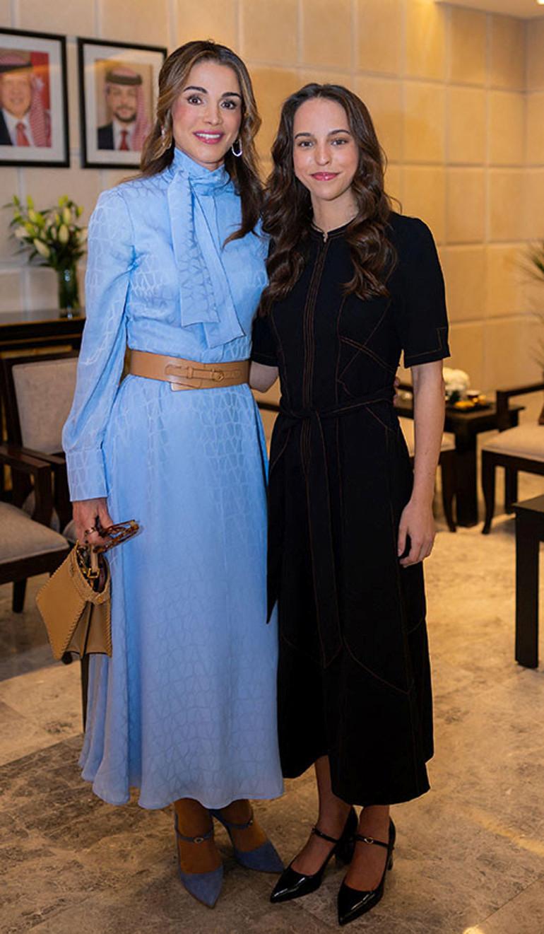 Zamanin Kendisiyle Yarisan Kralice Rania8217nin Goz Acip Kapayincaya Kadar Genc Gorunumun Sirri ve Sosyal Medya Paylasimlari