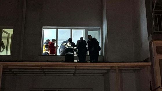 8den 5e Dustu Hayata Tutundu