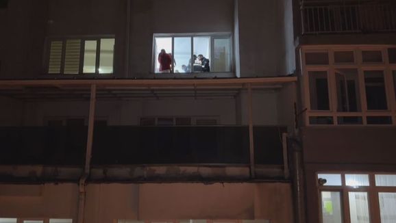 8den 5e Dustu Hayata Tutundu