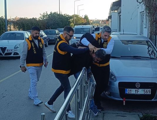 Cinayetten Aranan Yazar Yakalandi