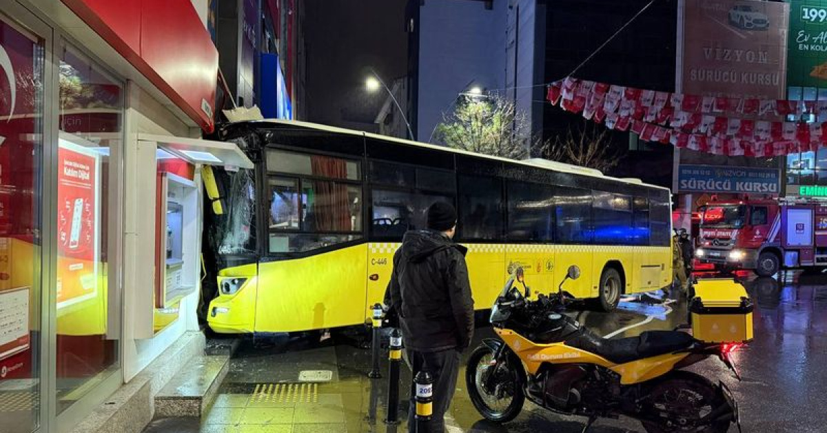İETT Otobüsü Binaya Çarptı: Kartal’da 6 Kişi Yaralandı