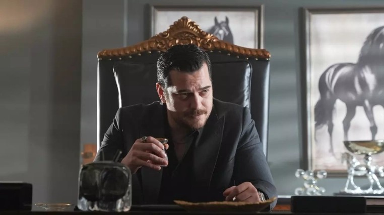 Eşref Rüya 33. Bölüm İzle: Duygusal Yüzleşme ve Beklenmedik İhanet!