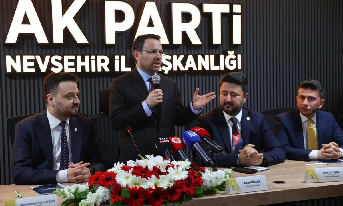 Bakan Gürlek’ten memleketi Nevşehir’den Yeni anayasa ve güçlü Türkiye vurgusu: ‘Artık bu gömlek bize dar geliyor’