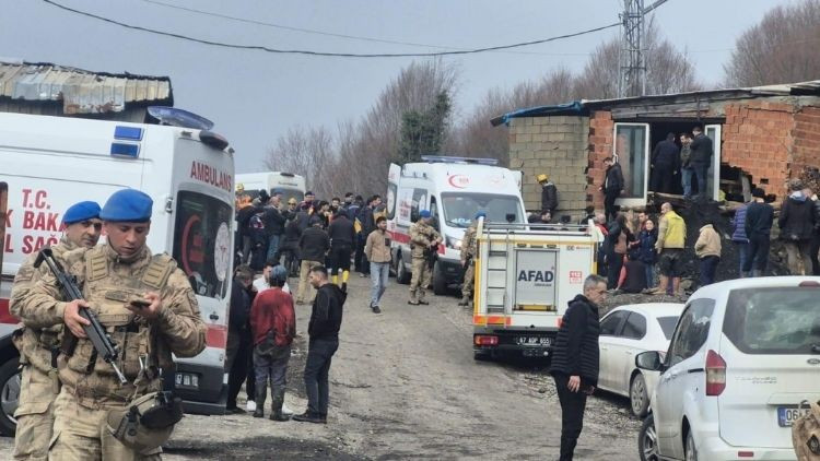 Zonguldak'ta meydana gelen göçükte iki işçinin yaşamını yitirmesi üzerine, ilgili maden ocağının sahibi gözaltına alınarak tutuklandı.