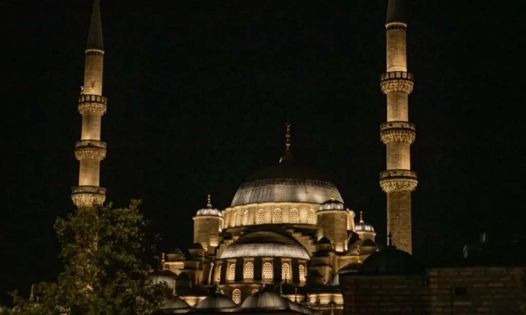 2026 Kadir Gecesi: Gizemli Gece Hangi Tarihte Aydınlanacak?