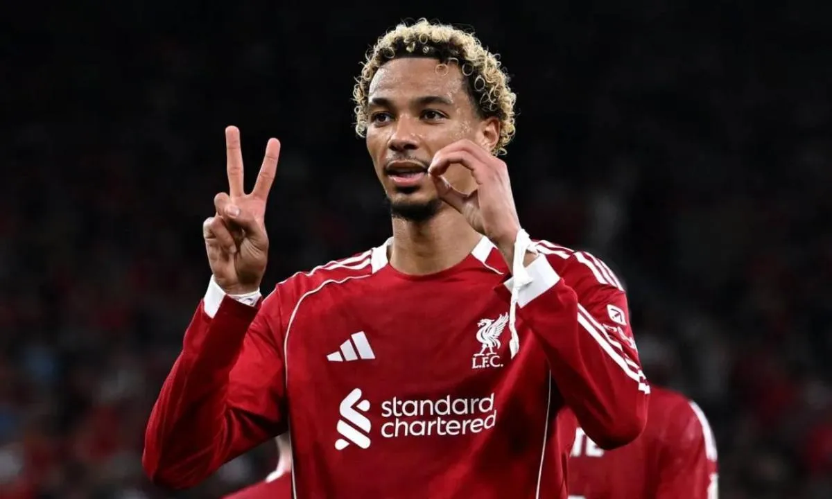 Hugo Ekitike’nin Dini İnancı Merak Konusu Oldu: Yıldız Futbolcu Namaz Kılıyor mu?