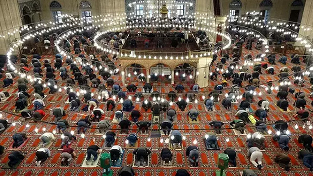 İstanbul'da Bayram Coşkusu: 2026 Ramazan Bayramı Namazı Ne Zaman Kılınacak?