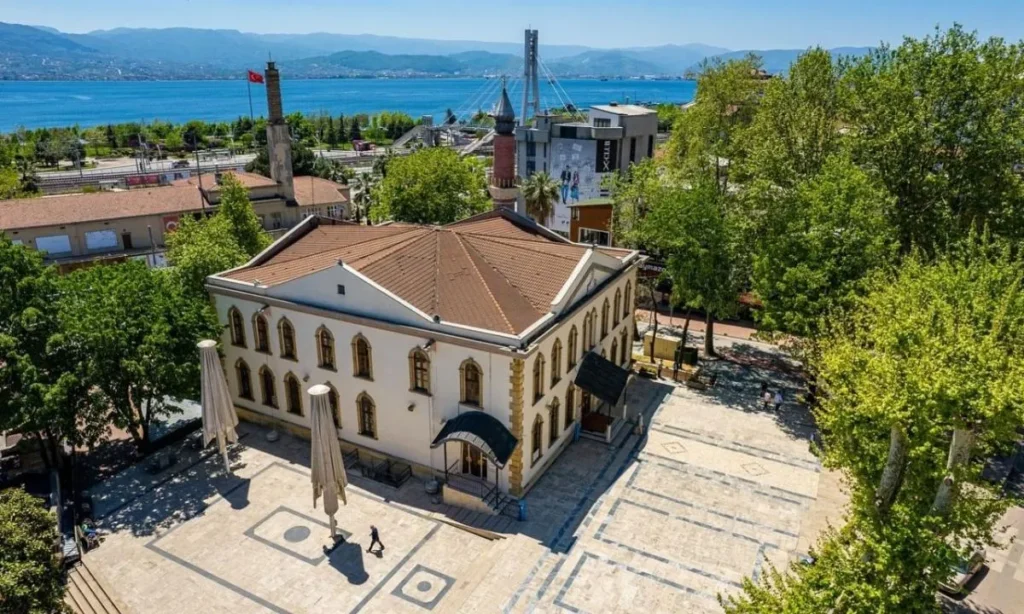 Kocaeli’de Bayram Coşkusu: İlçelerde Ramazan Bayramı Namazı Vakti Belirlendi.