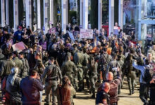 Netanyahu Hükümetine Öfke Dinmiyor: Tel Aviv'de Savaş Karşıtı Gösteriler Alevlendi