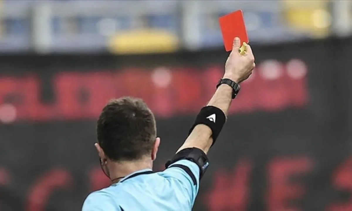 Tartışmalı Bilek Teması: Kırmızı Kart Kararı ve Beklenen Ceza