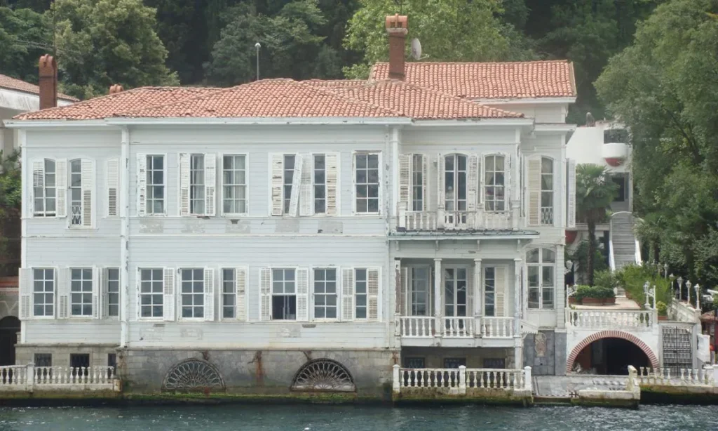 Kurtlar Vadisi dizisiyle tanınmıştı! Meşhur yalı satışa çıktı: Fiyatı merak edildi!