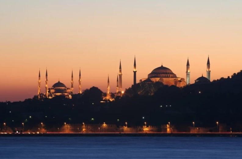 Ankara'da Bayram Coşkusu: Ramazan Bayramı Namazı Ne Zaman Kılınacak?